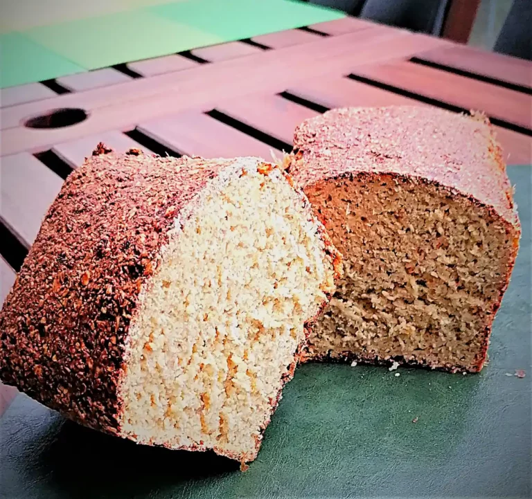 Haferflockenbrot angeschitten - Rezept Dr. Marianne Thuy