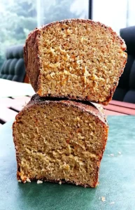Haferflockenbrot in der mitte druchgeschnitten - Rezept Dr. Marianne Thuy