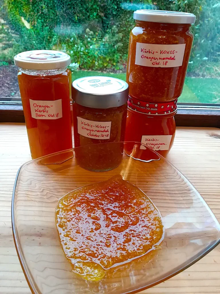Kürbis Orangen Marmelade fertig in Gläser - Rezept Dr. Marianne Thuy