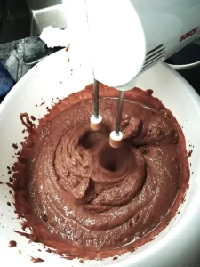Schokoladig-cremiges KAKAO-EIS Zubereitung- Rezept Dr. Marianne Thuy