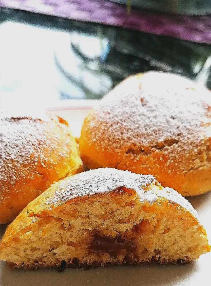 Ofen Krapfen angeschnitten - Dr. Marianne Thuy