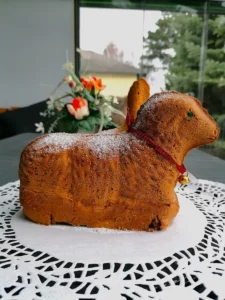 Osterlamm und Hase Kuchen gezuckert - Dr. Marianne Thuy