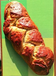 Topfenstriezel frisch gebacken - Dr. Marianne Thuy